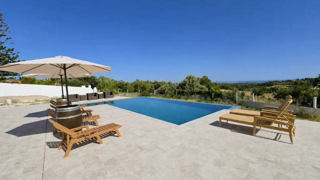 swimming-pool-with-a-view-of-the-countryside-quinta-de-verde-algarve